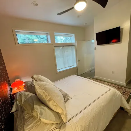 Suite at the Watertower - 10 min walk to PSU campus and Downtown State College!