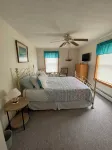 Entire house in Wells, ME nestled in a quiet neighborhood a mile from the beach. - Bungalows