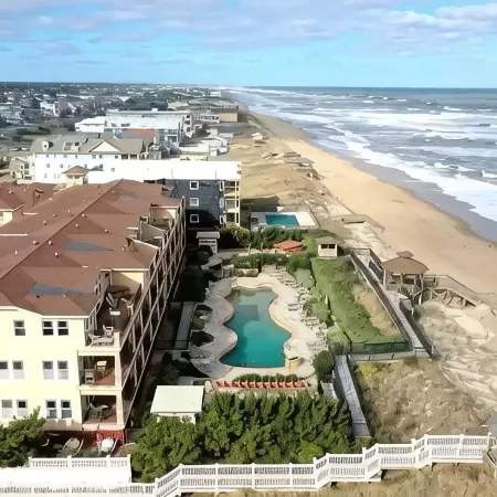 Sandy Haven - Outdoor & Indoors Pools, Hot Tub, and Private Beach Access.