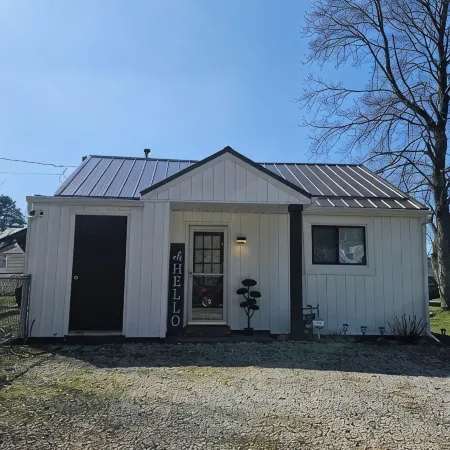 The White House w/ Hot Tub Portage Lakes Fenced Yard Pet-Friendly!
