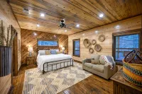 Trophy Buck Lodge - 5 bedroom + 5 ensuite bath Luxury Cabin - Centrally Located - Balkoner