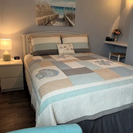Island Time is the Best Time! 1BR, 1BA, Full Kitchen, Balcony, Pool, etc.