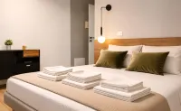 A Due Passi Dalla Scalinata Rooms - parking