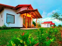 Wild Waves Kumana Safari & Surf Resort Hotel - parking