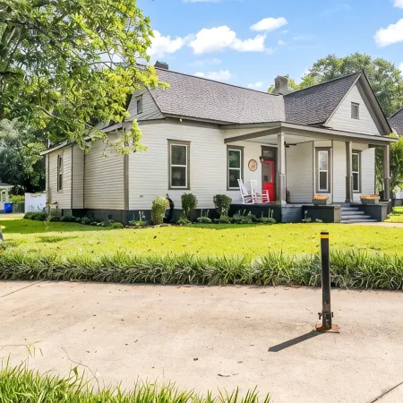 Spacious 4-bedroom w/ full en suite baths -  1/2 mile from Covington Square!