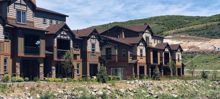 Luxury Condo Park City- Private Hot Tub, Near Ski Resorts, bike trails, & golf. Hotels in Wasatch County