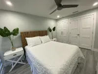 Completely Remodeled 3/3 in the heart of Key Largo (Oceanside) - Holiday bungalows