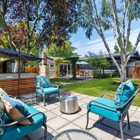 Sea Airport and NW Parks 3 Bedrooms Central AC Hot Tub & Outdoor Living