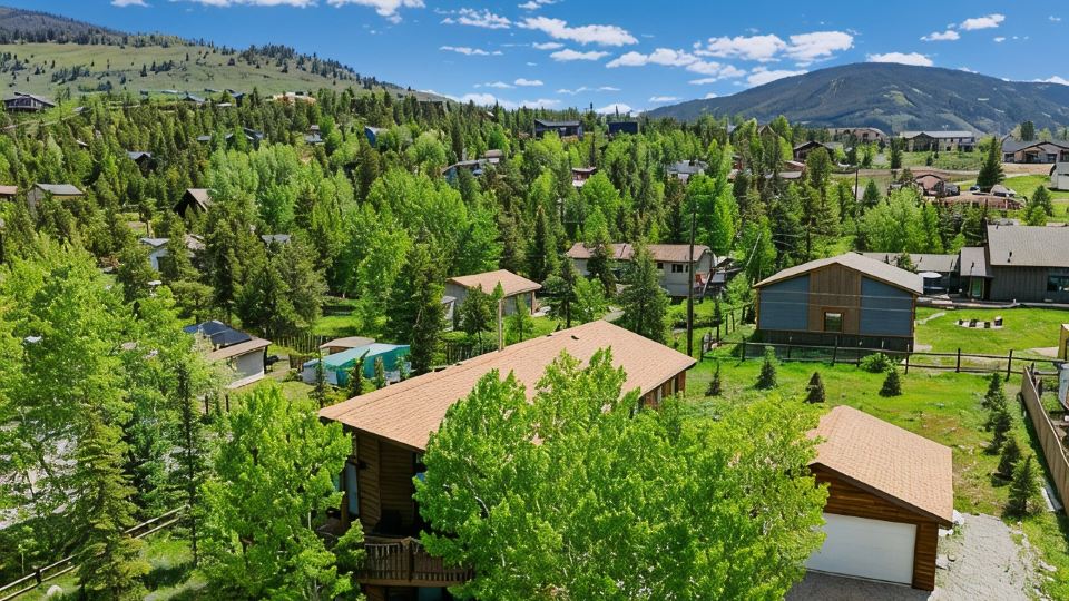 Mtn Modern Home w/ Views, Private Hot Tub + Fantastic Location