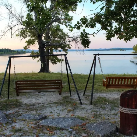 BREATHTAKING LAKE VIEW- UPPER LEVEL - TWO MILES FROM SILVER DOLLAR CITY