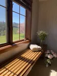 Countryside Retreat with Mountain Views - WiFi