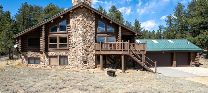NEW Indian Paintbrush Log Cabin -Sleeps 12+ on scenic horse ranch with views! Hotels in Park County
