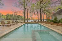 Lakefront with Pool, Hot Tub, Pontoon Boat & Movie Theatre - 무료 와이파이