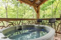 FoResTree House- Peaceful Luxury Treehouse Hot tub - 4-Star