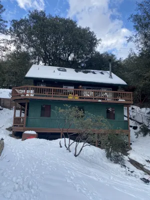 Idy Hideaway: Picturesque Mountain Cabin in Perfect Location - 3-Star