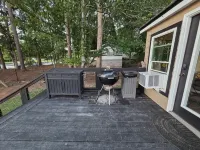 FamiLee Lakehouse Retreat Football & Fishing DogFriendly w-HotTub & BoatDock - 4-Star