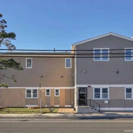 Spacious Skylit Seaside Stay - Walk to Bay & Beach - King Bed, Parking, Patio