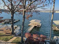 Charming! Cozy Lakefront Home with Fantastic Views, Close to Bagnell DAM - Wifi