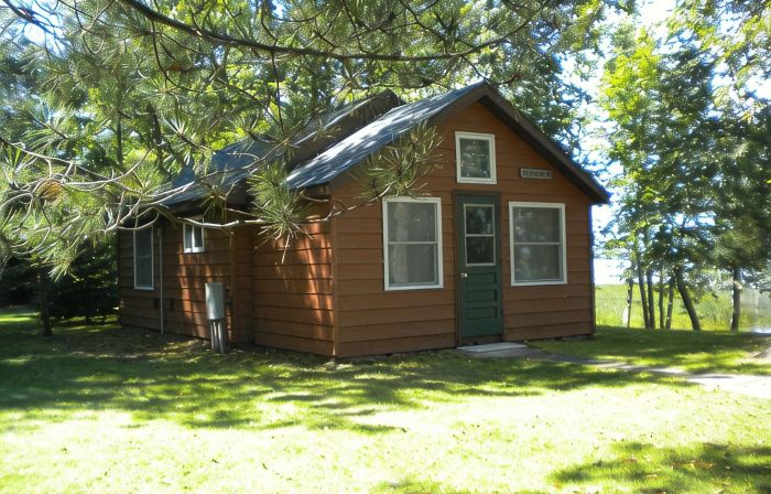 Escape to cozy, secluded lakefront cabin in the north woods