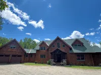 Sleeps 20! Minutes to Main St & Lakes HotTub PoolTable Pingpong FirePit AC - 4-Star