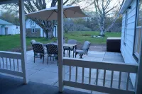 Apple View- Quiet, handicap accessible country home with a hot tub! - Homestays