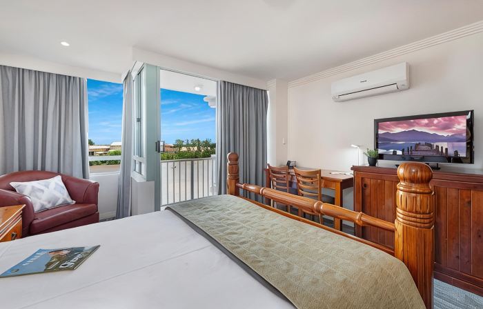 Burnett Riverside Hotel