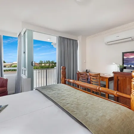 Burnett Riverside Hotel