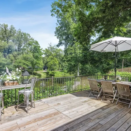 》Breathtaking Lakefront Luxury •Game Room+ Waterfront Fire Pit 4Br Sleeps 10《