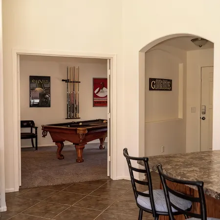 Airy Oasis Sleeps 8- Pool, Spa & Pool Table