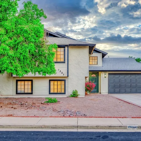 Your Home Away from Home: Free Heated Pool, Games, Western, BBQ, Lux Home