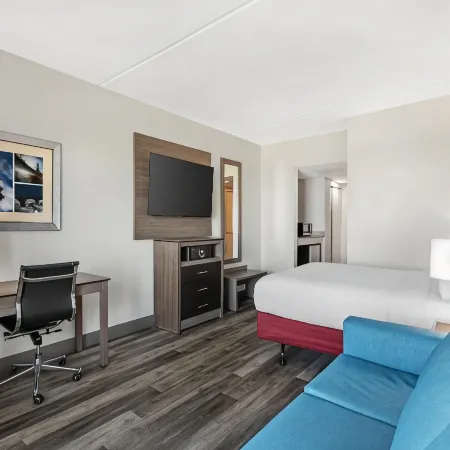 Best Western Plus Holiday Sands Inn Suites