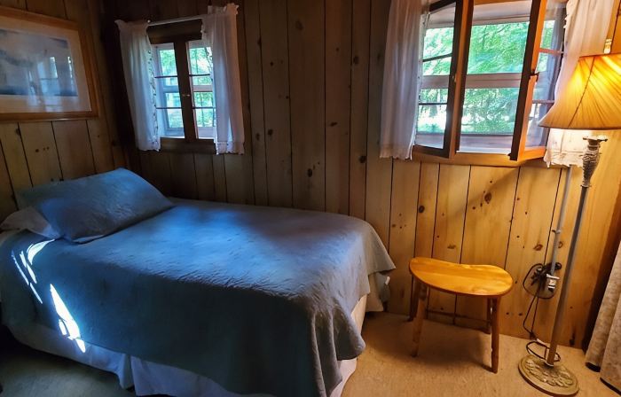Lake Michigan Cottage Private Beach. Book Your Fall Getaway Now.