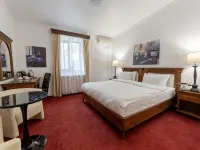 Arc de Triomphe by CityBookings Hotels near Kiseleff