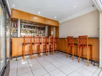 Lakeview Boutique Hotel & Conference Center - bar