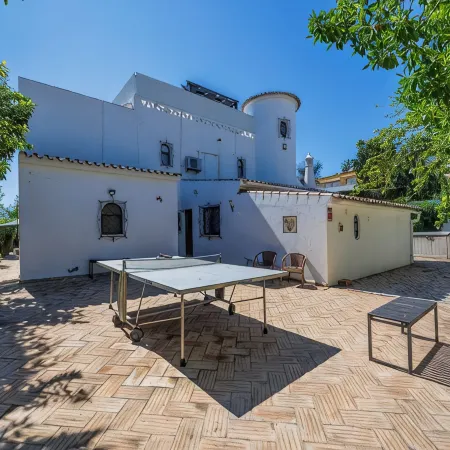 Luxury Villa, Sea Views, Very Close to Beach & Restaurants, Heatable Pool.