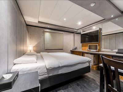 27 Hotel