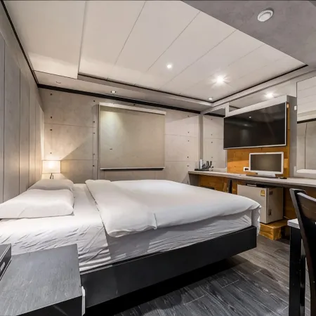 27 Hotel