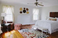 Historic Farm House on 400 Acre Cattle Farm near Clemson, SC - Boutique