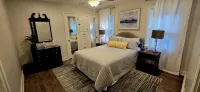 More on Moore, Remodeled Historic Home w/ AC, 4Br/2BA, Washer & Dryer Sleeps 8 - Boutique