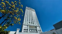 Hotel Rich Palace Surabaya - parking