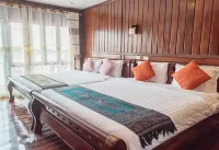 Riverside Chiangkhan Resort Отели в г. 