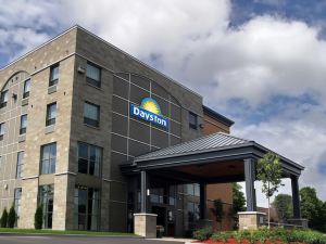 Days Inn by Wyndham Levis