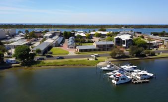 Lakeside Motel Waterfront