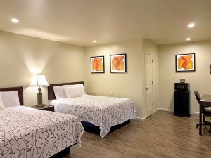 Whistling Pines Motel- Daily and Extended Stay