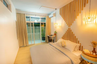 YellowHouse: Modern Villa w/Pool - Central Loc. Hoteles en Mergangsan