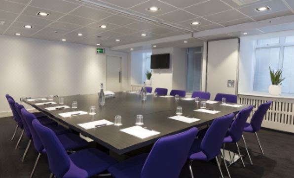 4. 애스터 코트 하..