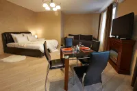 PaulMarie Apartments on Prs. Lenina Hotel dekat Gomel Palace & Park Ensemble