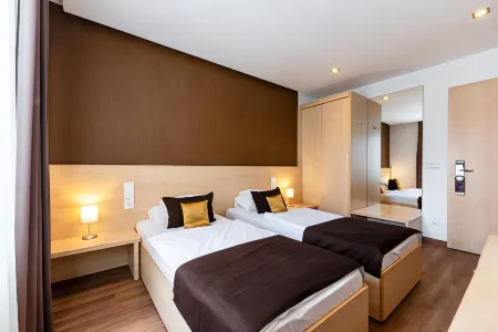 Promenade City Hotel