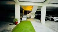 Grand Taj - parking