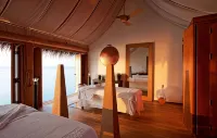 Constance Moofushi - spa